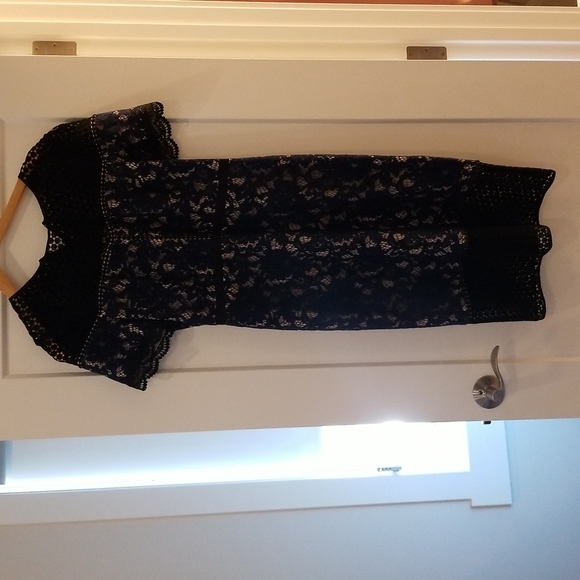 Cocktail Dress:navy and black lace and dot pattern overlayed nude lining - Picture 4 of 4